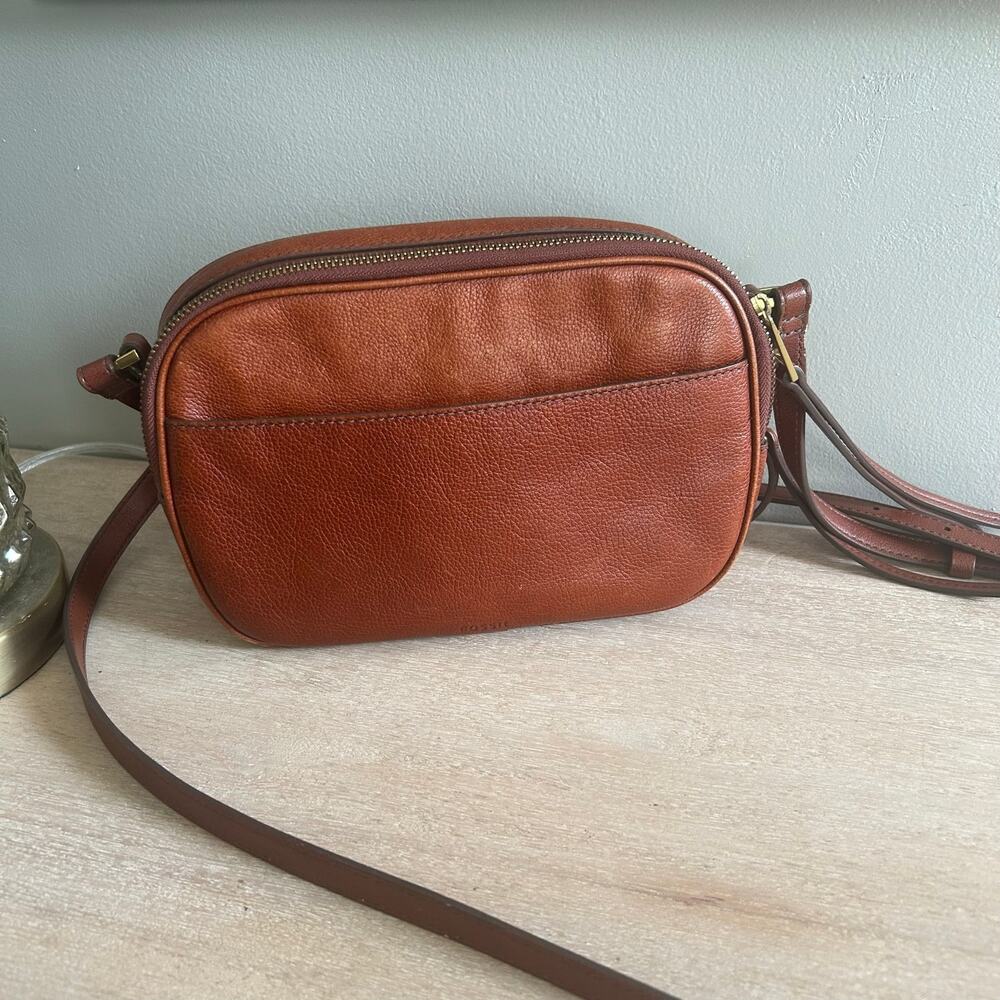 Vintage-Inspired Boho Minimalist Fossil Leather Crossbody - Picture 2 of 16